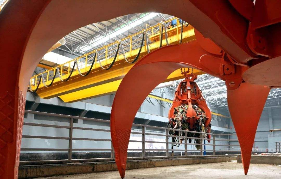 抓斗起重机.jpeg 抓斗起重机